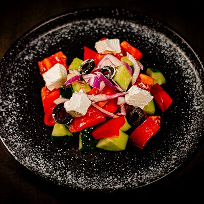 Греческий салатв У Сватов по цене 430 ₽