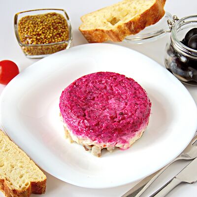 Салат Сельдь под шубой в Хлебница по цене 166 ₽