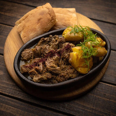 Тушенка с молодым картофелем в LuckyDze по цене 1350 ₽