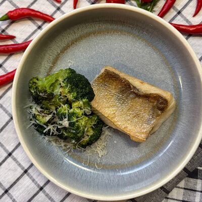 Запеченный судак с брокколи. в Eat fresh по цене 760 ₽