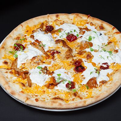 Пицца со сморчками и страчателлой в Grill Park FIBONA4I по цене 890 ₽