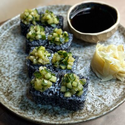 Сумо Ку Сан в Black Ocean Sushi по цене 420 ₽