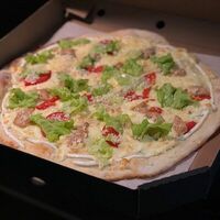 Пицца Цезарь с курицей в Кафе арома