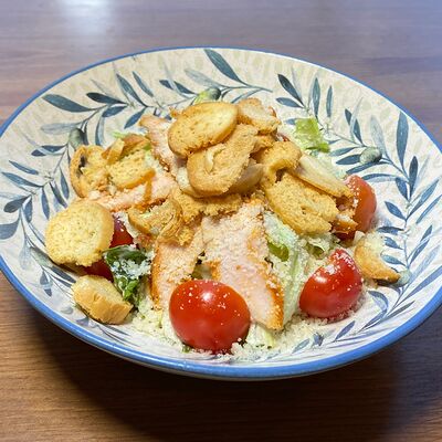 Салат Цезарь в Family Kitchen по цене 400 ₽