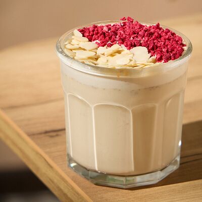 Латте вишня-миндаль в THE ZAVTRAK по цене 450 ₽