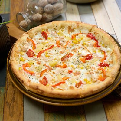 Пицца с копченой курицей и ананасами в Сахара не надо по цене 715 ₽