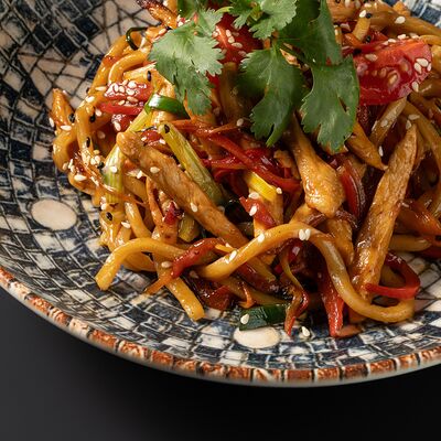 Лапша с курицей в соусе терияки в Half of You по цене 635 ₽