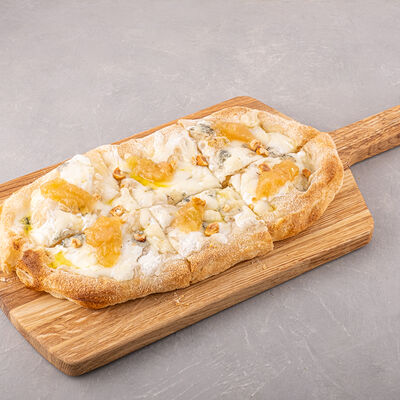 Пицца Три Сыра в Мечтатели по цене 550 ₽