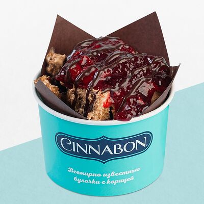 Микс-ролл Вишня в шоколаде в Синнабон по цене 350 ₽