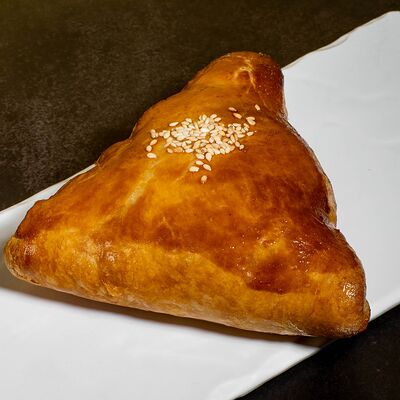 Самса с курицей в Домашняя кулинария по цене 185 ₽