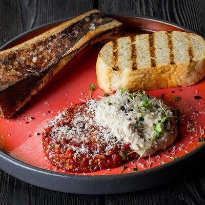 Тартар из брянской телятины в Паб Мира по цене 890 ₽