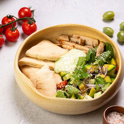 Салат шаверма на тарелке в Чайка по цене 760 ₽