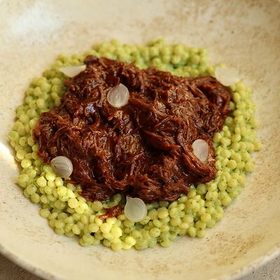 Говяжьи щеки с пастой птитим в Эсперанто по цене 39 р.