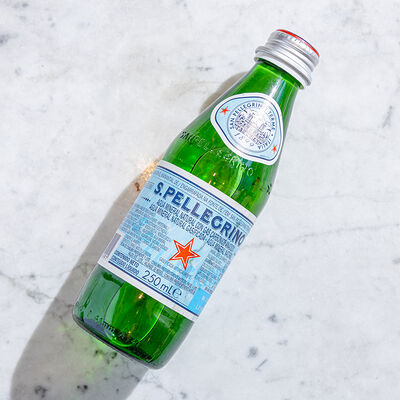 Итальянская газированная вода San Pellegrino в Sixty four по цене 450 ₽