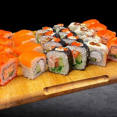 Этот сет мне муж купил в Роллы по себестоимости по цене 1370 ₽