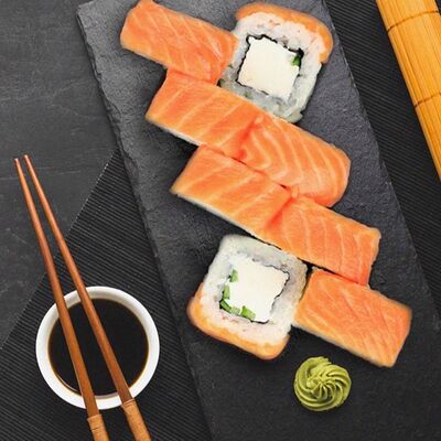 Филадельфия с зеленым лукомв Мегаролл по цене 665 ₽