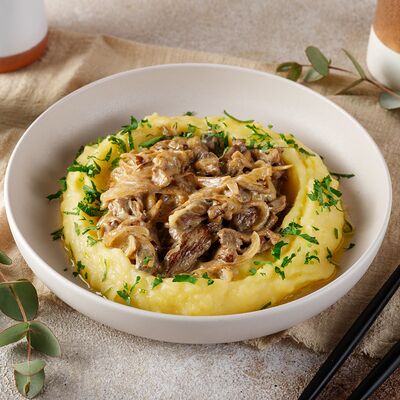 Бефстроганов в Kristof Coffee and Kitchen по цене 990 ₽