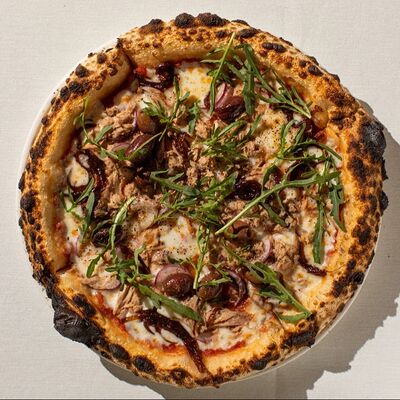 Пицца с тунцом в Bshushu по цене 1550 ₽