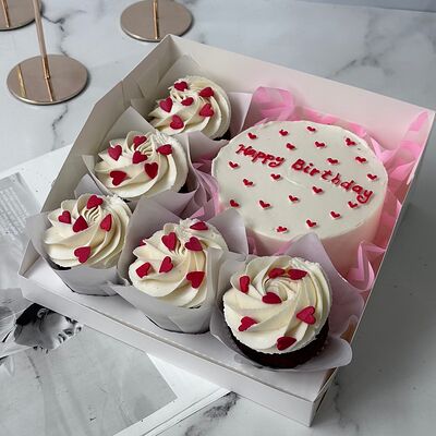 Бенто торт и капкейки в Любовь есть по цене 3800 ₽