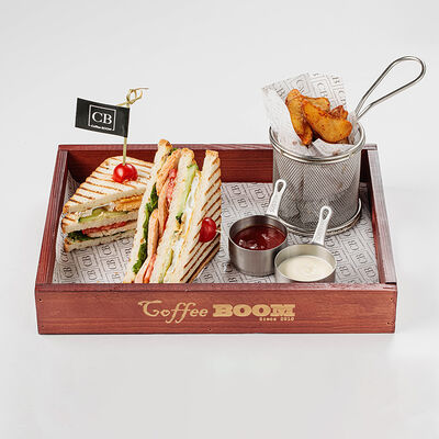 Клаб-сэндвич с курицей в Coffee BOOM по цене 2950 ₸