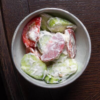 Овощной салатик со сметаной в Ели Сацебели по цене 490 ₽