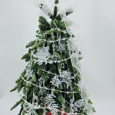 Натуральная новогодняя ёлка нобилис 70 см с сосульками в Дарите красиво по цене 15790 ₽