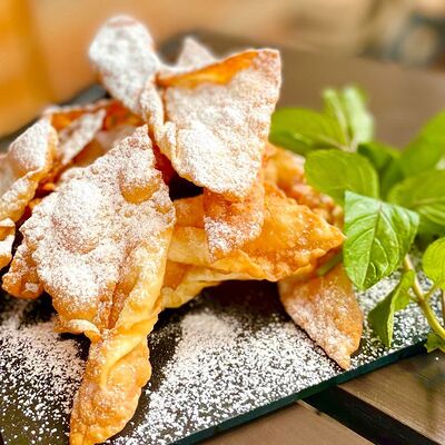 Хворост с сахарной пудрой в Mr. Чебурек по цене 180 ₽