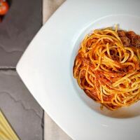 Спагетти Болоньезе в Cafe Seven