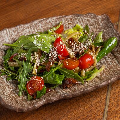 Теплый салат из телятины с устричным соусом в The 312 по цене 960 ₽