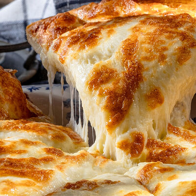 Хачапури по-мегрельски в Хачапури тетушки Марико по цене 630 ₽