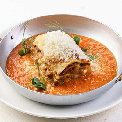 Лазанья Болоньезе в Osteria Amici по цене 1180 ₽