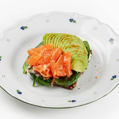 Цельнозерновой тост с лососем и авокадо в Begin cafe по цене 900 ₽