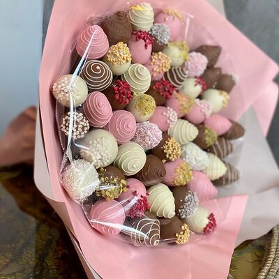 Букет из 51 клубникив Kissberry по цене 11700 ₽