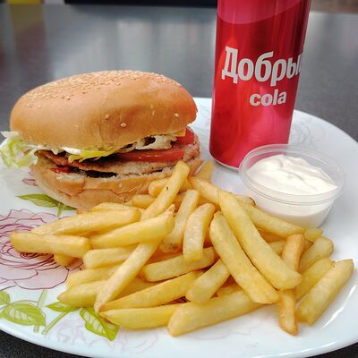 Комбо чикен бургерв Аль-Араби по цене 560 ₽