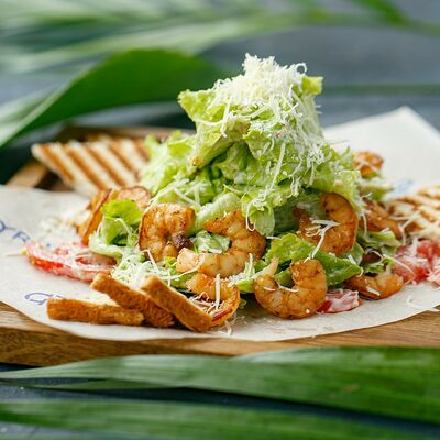 Цезарь с креветками в Gyros & Grill по цене 659 ₽