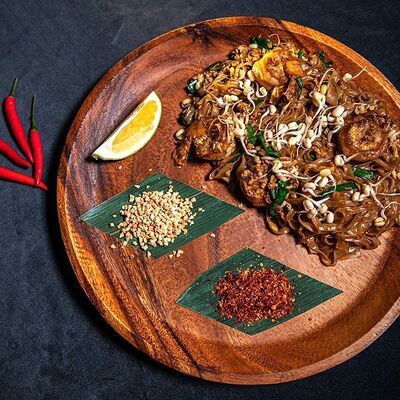 Лапша Пад Тай с курицейв Tom-Yam по цене 570 ₽