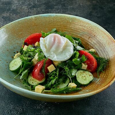 Салат с яйцом пашот в Маймун по цене 550