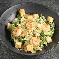 Цезарь с магаданскими креветками на гриле в Fish Point