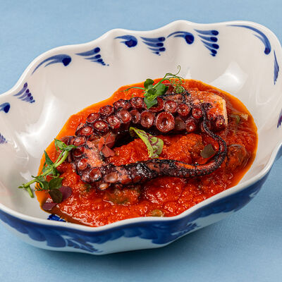 Осьминог с артишоками, соус Наполи в Рыба моей мечты по цене 2690 ₽