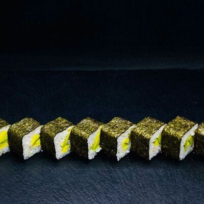 Ролл с авокадов Sushi adler по цене 269 ₽