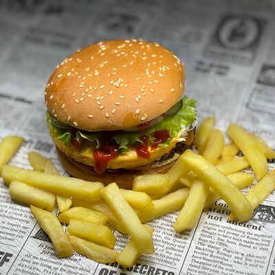 Бургер с жареным яйцом и картофелем фрив ХлебANDМясо по цене 400 ₽