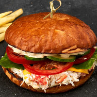 Бургер с камчатским крабом в Mojo