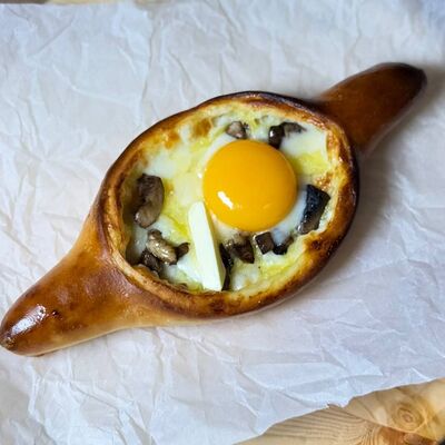 Хачапури по-аджарски с картофелем и грибами в Сули по цене 240 ₽