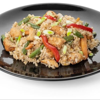 Рис с курицей и овощами в Суши Самурай по цене 320 ₽