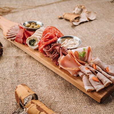 Мясная тарелка в Кафе-парк Теремок по цене 745 ₽