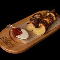 Шашлык из сыра в тесте в Соус