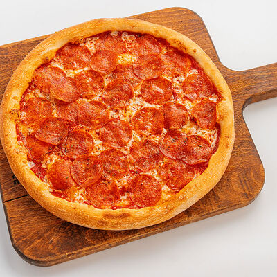 Пицца пепперони на тонком тесте в Morricone pizza & wine по цене 760 ₽