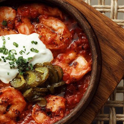 Креветки на кеци, харисса с турецким перцем, йогурт узбекский лимон в Folk по цене 1040 ₽