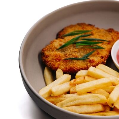 Отбивная курочка с картофелем фри в Пицца Хаб по цене 484 ₽