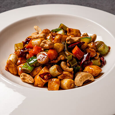 Курица Гун Баов Soluxe Club по цене 1400 ₽